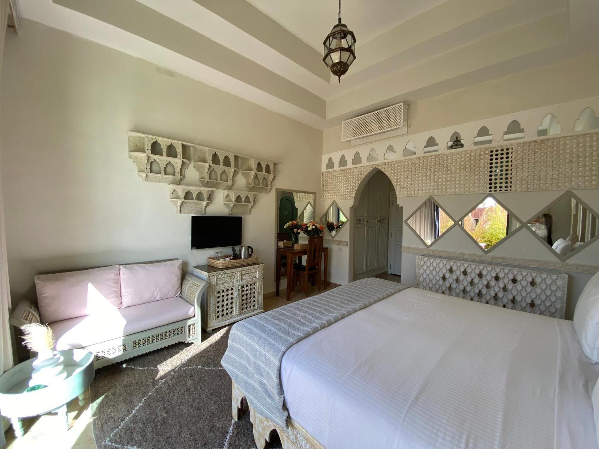 La Des Golfs & Pinkcactus فندق
